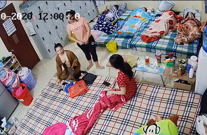 Hack camera phòng ngủ của mấy em tiếp viên