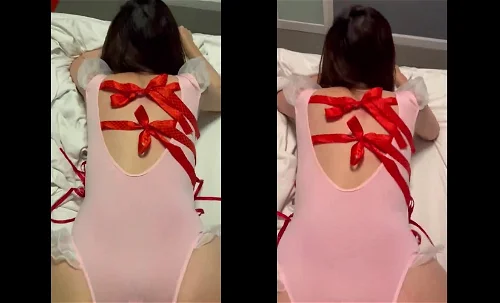 Em tự gói mình thành món quà tặng để tặng anh