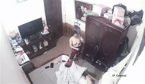 Hack camera phòng ngủ chị gái hàng xóm vú to thay đồ